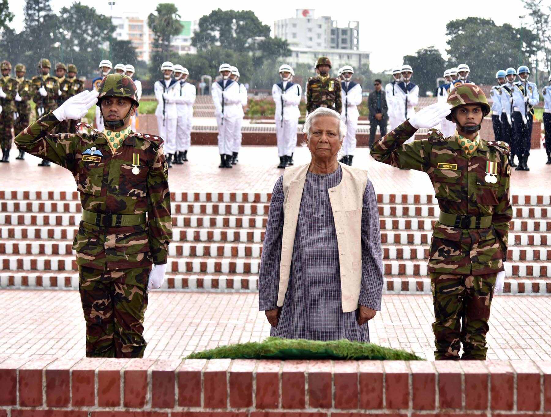  মাননীয় প্রধান উপদেষ্টা ড. মুহাম্মদ ইউনূস সাভারে জাতীয় স্মৃতিসৌধ পুস্পস্তবক অর্পণ করে মহান মুক্তিযুদ্ধে শহিদদের প্রতি শ্রদ্ধা নিবেদন শেষে এক মিনিট নিরবতা পালন করেন।